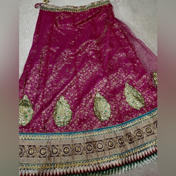 Pink/green lehenga with blouse - Picture 3 of 3